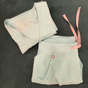 FRESH AQUA Figs - Catarina one pocket scrub top + Zamora jogger bottoms, both XS